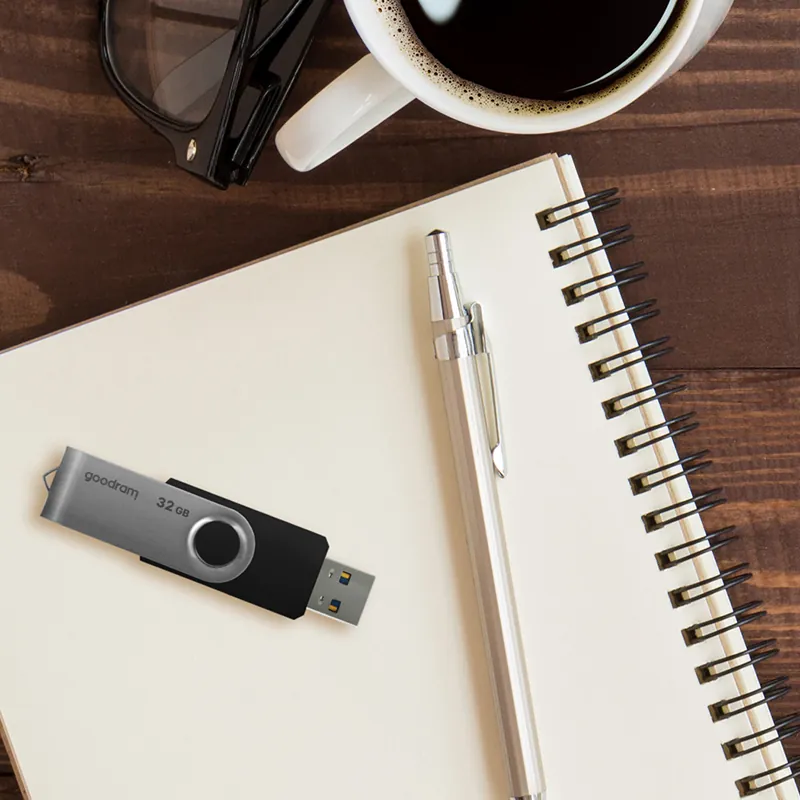 Stick USB 3.0 32GB Goodram - Negru