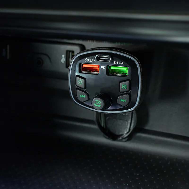 Modulator FM cu Bluetooth cu 2XUSB 1A - 3.1A + USB C 20W