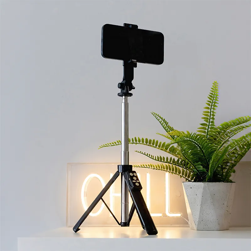Selfie Stick cu Trepied 2IN1 cu Bluetooth si Telecomanda