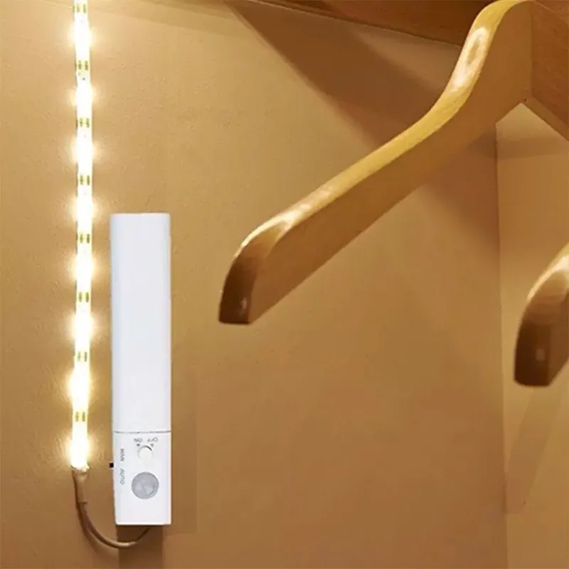 Banda LED 2835 2.4W 1M 2700K Senzor Miscare Alimentare Baterii 4XAAA