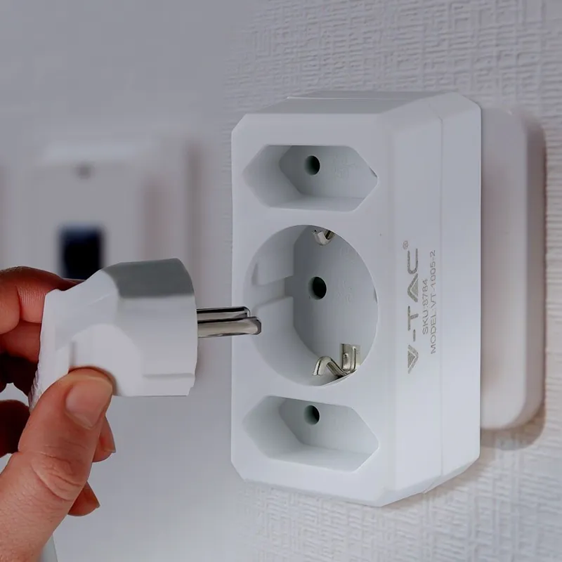 Adaptor 3 Prize 2X2.5A si 1X16A Max 3680W