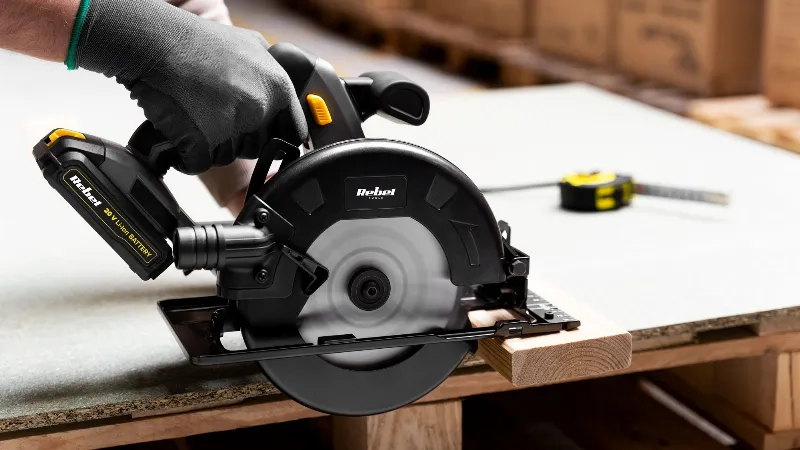 Fierastrau Circular Mana 20V fara Acumulator Rebel