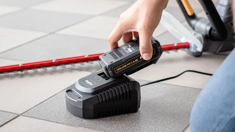 Acumulator Universal Scule Rebel 20V 2A